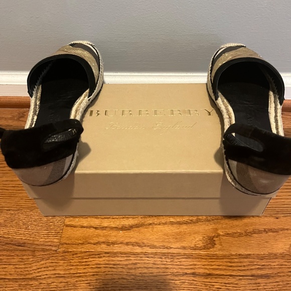 Burberry shoes - Picture 3 of 11